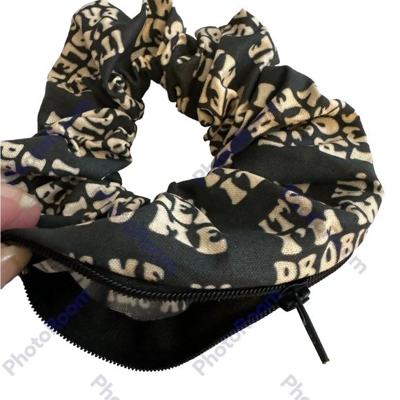 Swifties Its me I’m the problem zipper hair scrunchie hand made USA cotton NWT - Picture 2 of 4